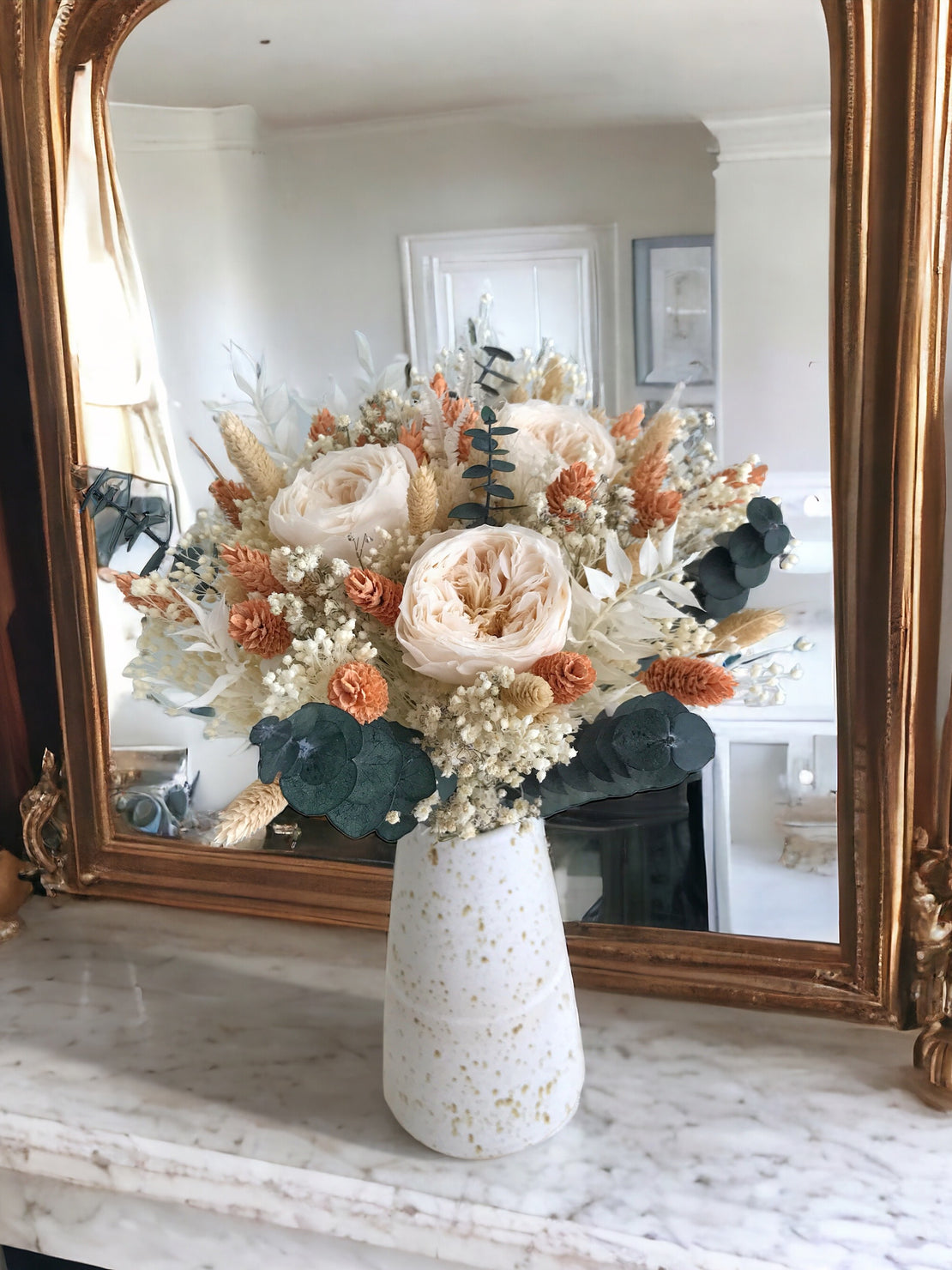 Bouquet de fleurs séchées et stabilisées, avec roses anglaises éternelles rose poudrée et eucalyptus - Bouquet