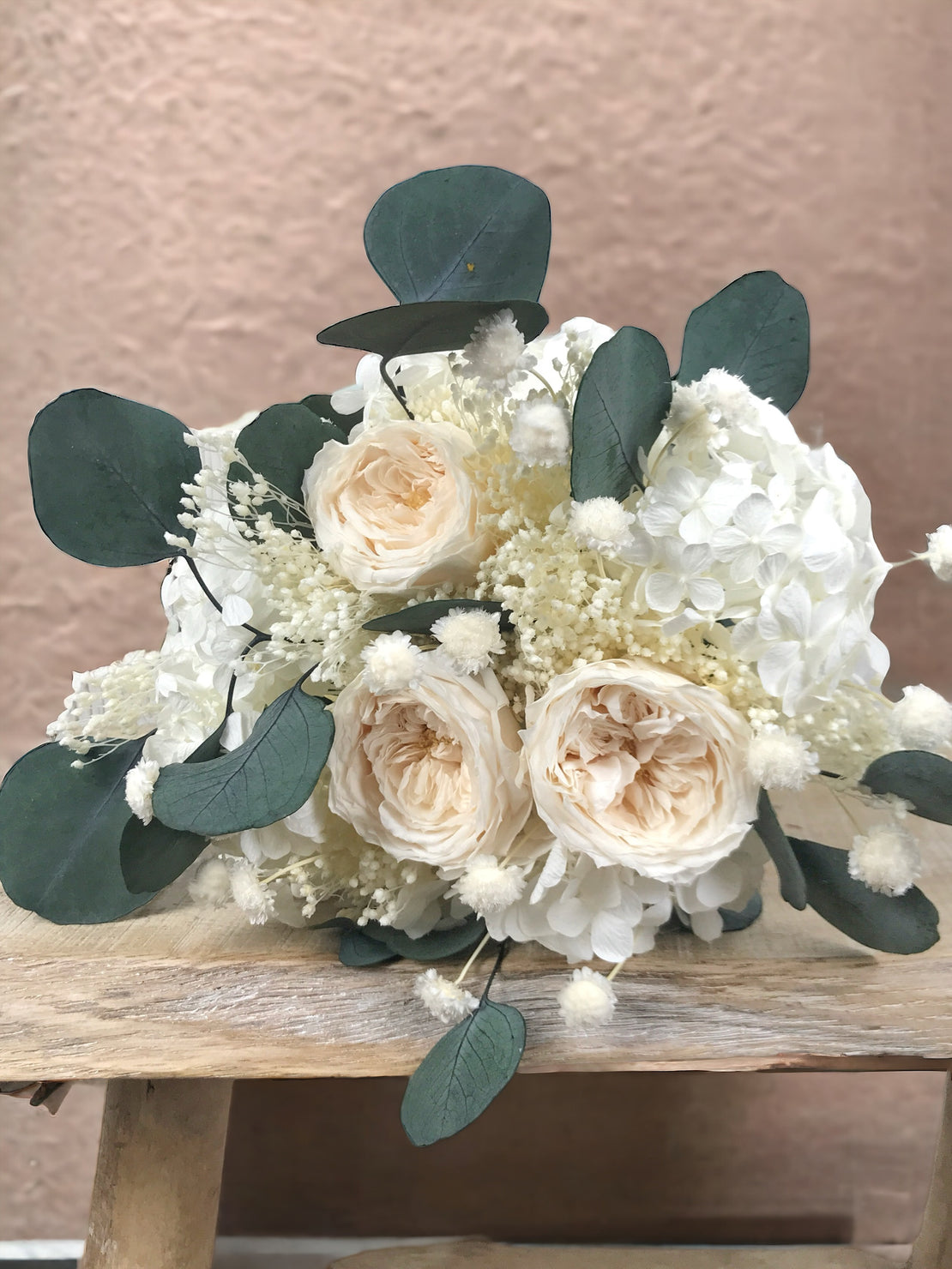 Bouquet avec roses anglaises éternelles et hortensia stabilisée - Bouquet “Nadia”