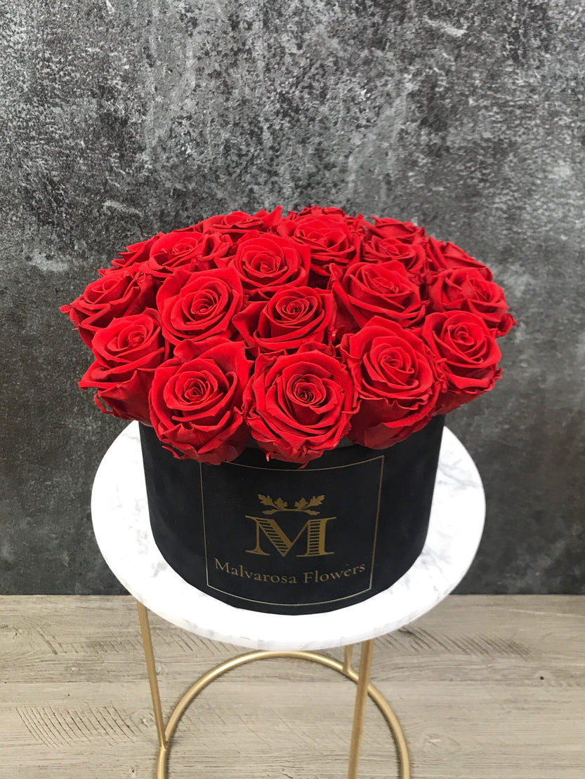 Boîte à fleurs avec rose éternelles rouges - Bouquet de Luxe en boîte en velours noire