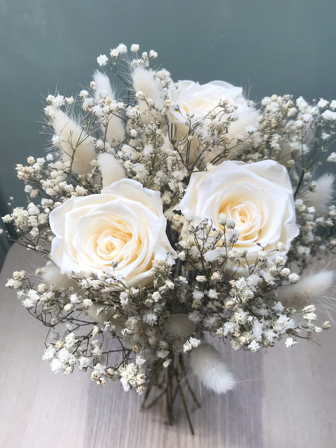 Bouquet fleurs stabilisées avec roses champagne et gypsophile - Bouquet « Belle »
