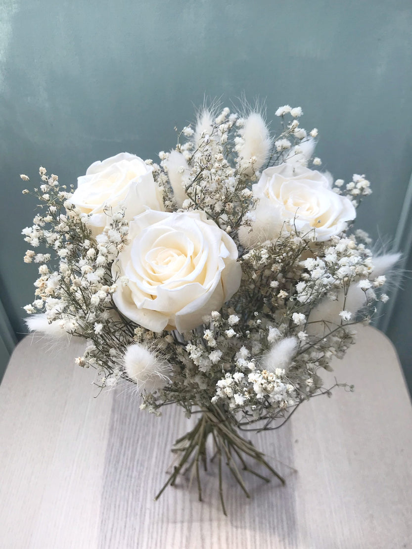 Bouquet fleurs stabilisées avec roses champagne et gypsophile - Bouquet « Belle »