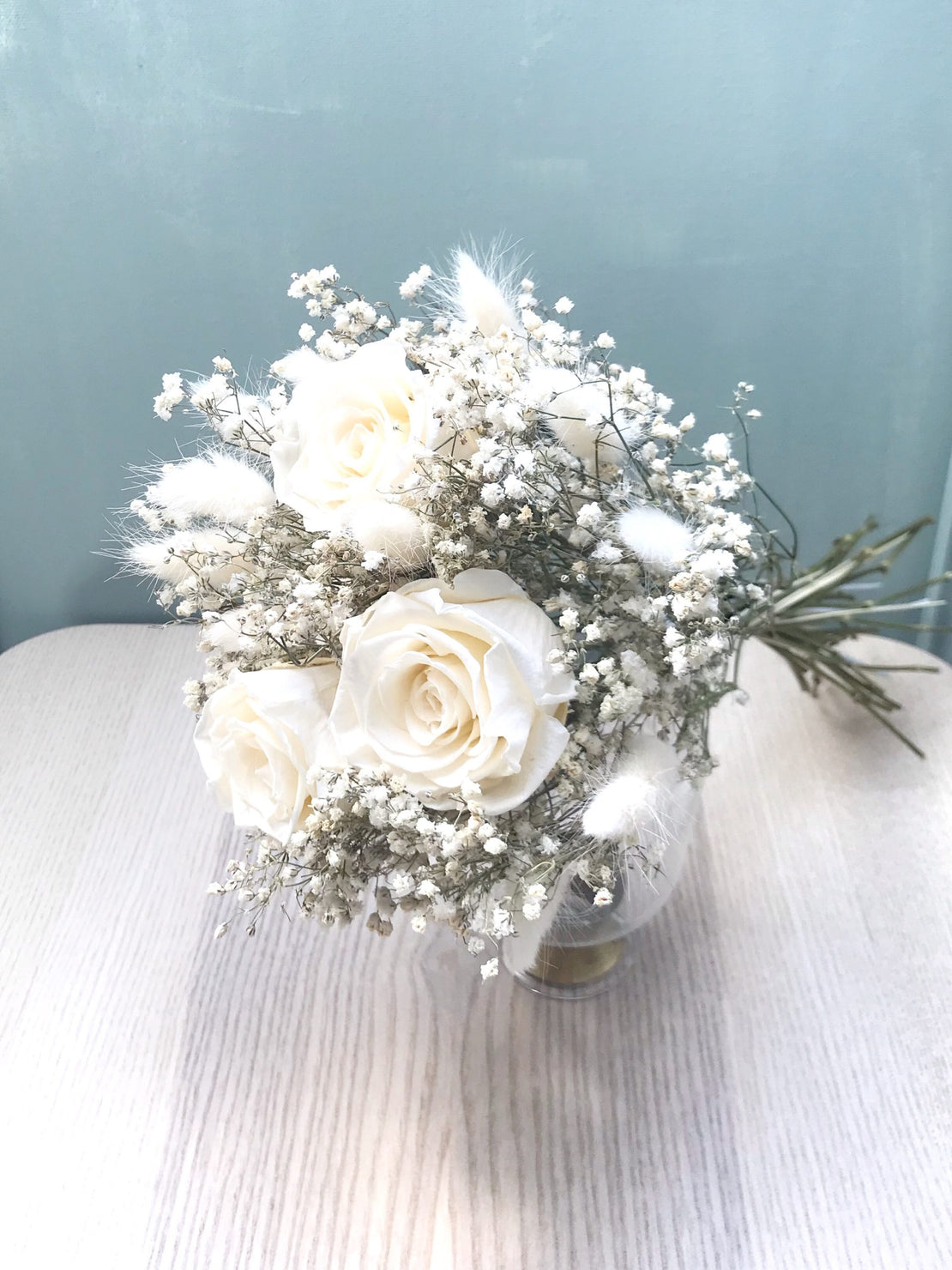 Bouquet fleurs stabilisées avec roses champagne et gypsophile - Bouquet « Belle »