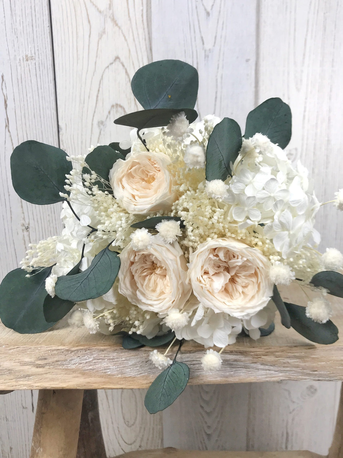 Bouquet avec roses anglaises éternelles et hortensia stabilisée - Bouquet “Nadia”