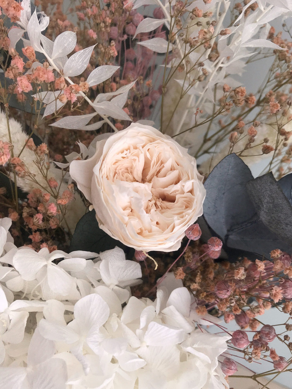 Grand bouquet de fleurs séchées et stabilisées avec roses, hortensia, gypsophile, eucalyptus - Bouquet Gloria