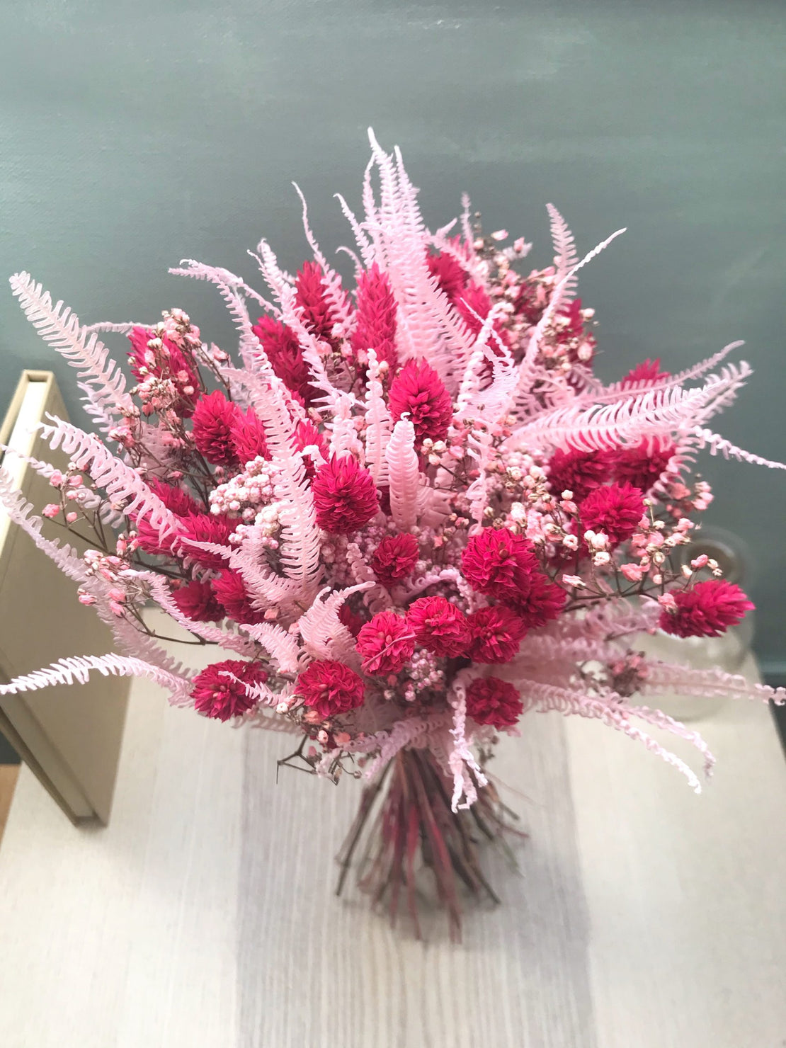 Bouquet de fleurs séchées rose, avec phalaris fuchsia et helecho - Bouquet « Sara »