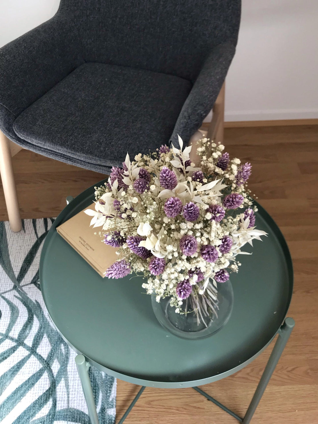 Bouquet de fleurs séchées avec gypsophile blanche et phalaris violet - Bouquet “Mia”