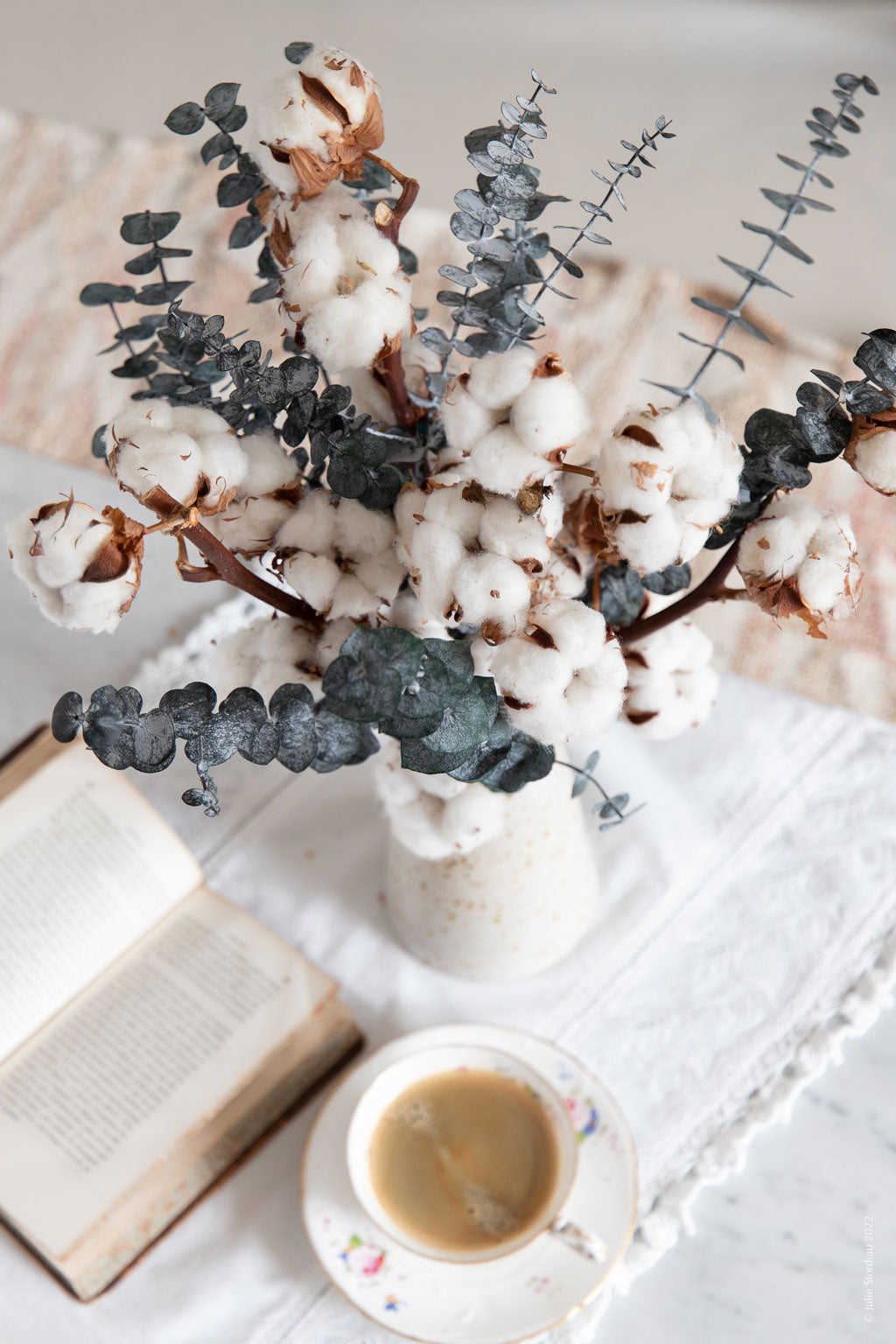 Dried flower bouquet with cotton flowers and stabilized eucalyptus - Bouquet 