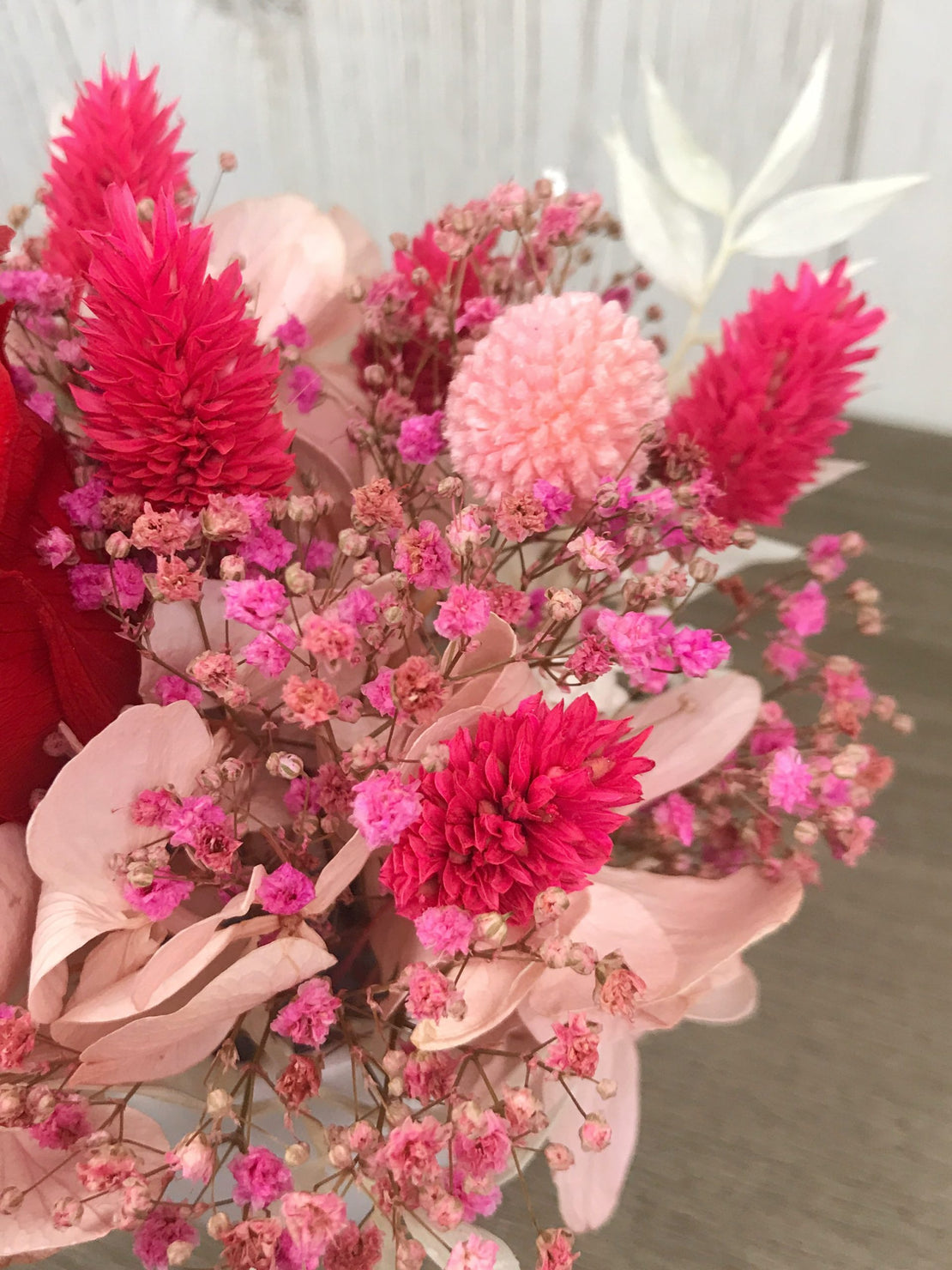 Fleurs séchées en vase avec rose éternelle rouge - Petit bouquet 