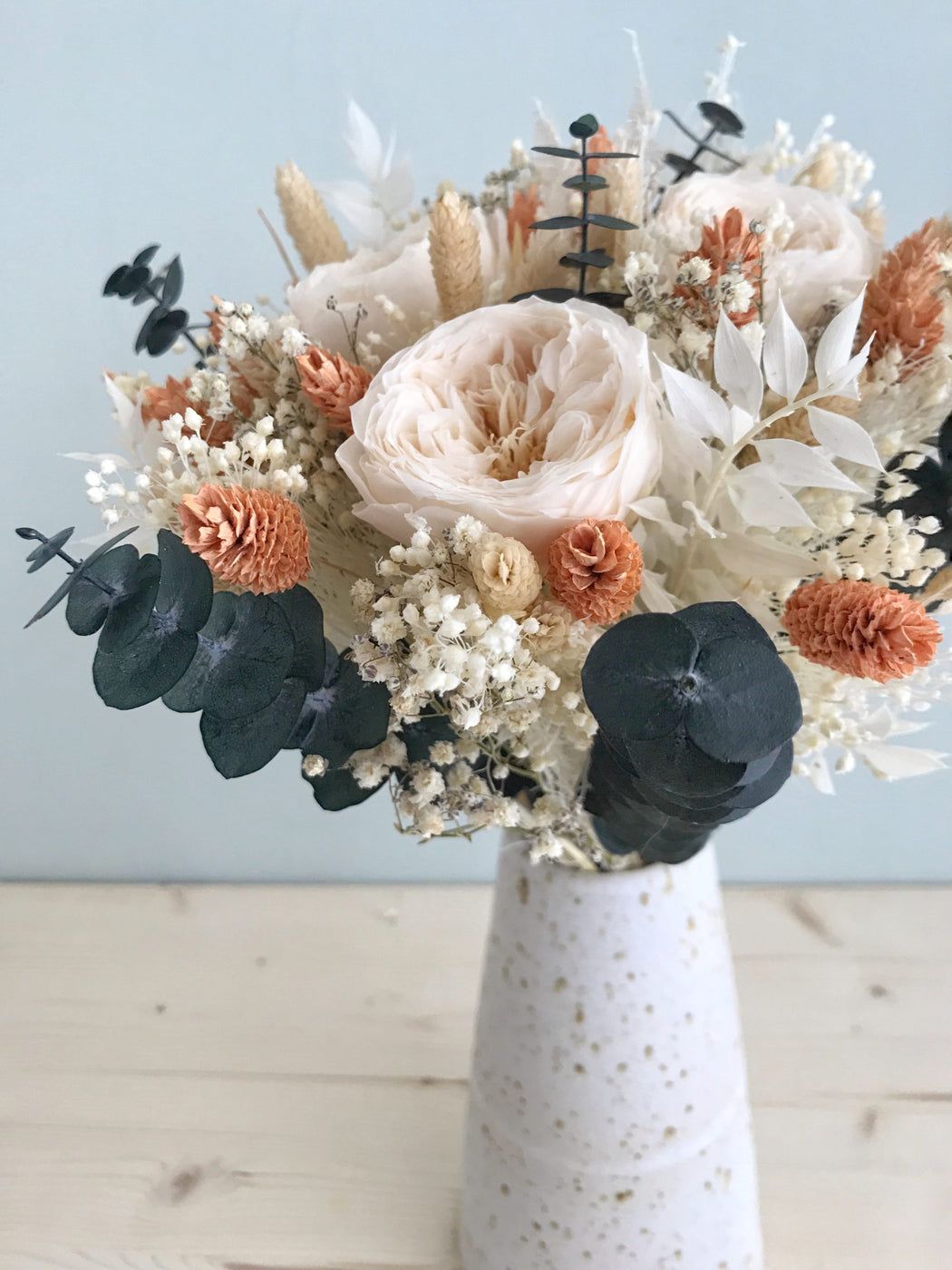 Bouquet de fleurs séchées et stabilisées, avec roses anglaises éternelles rose poudrée et eucalyptus - Bouquet 