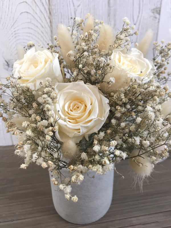 Bouquet fleurs stabilisées avec roses champagne et gypsophile - Bouquet « Belle »