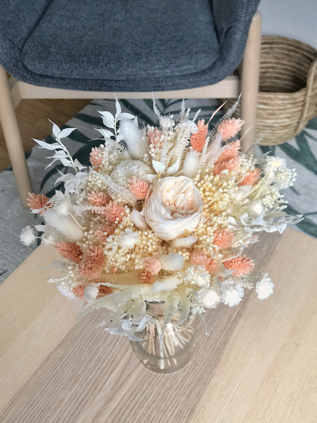 Bouquet of stabilized flowers 