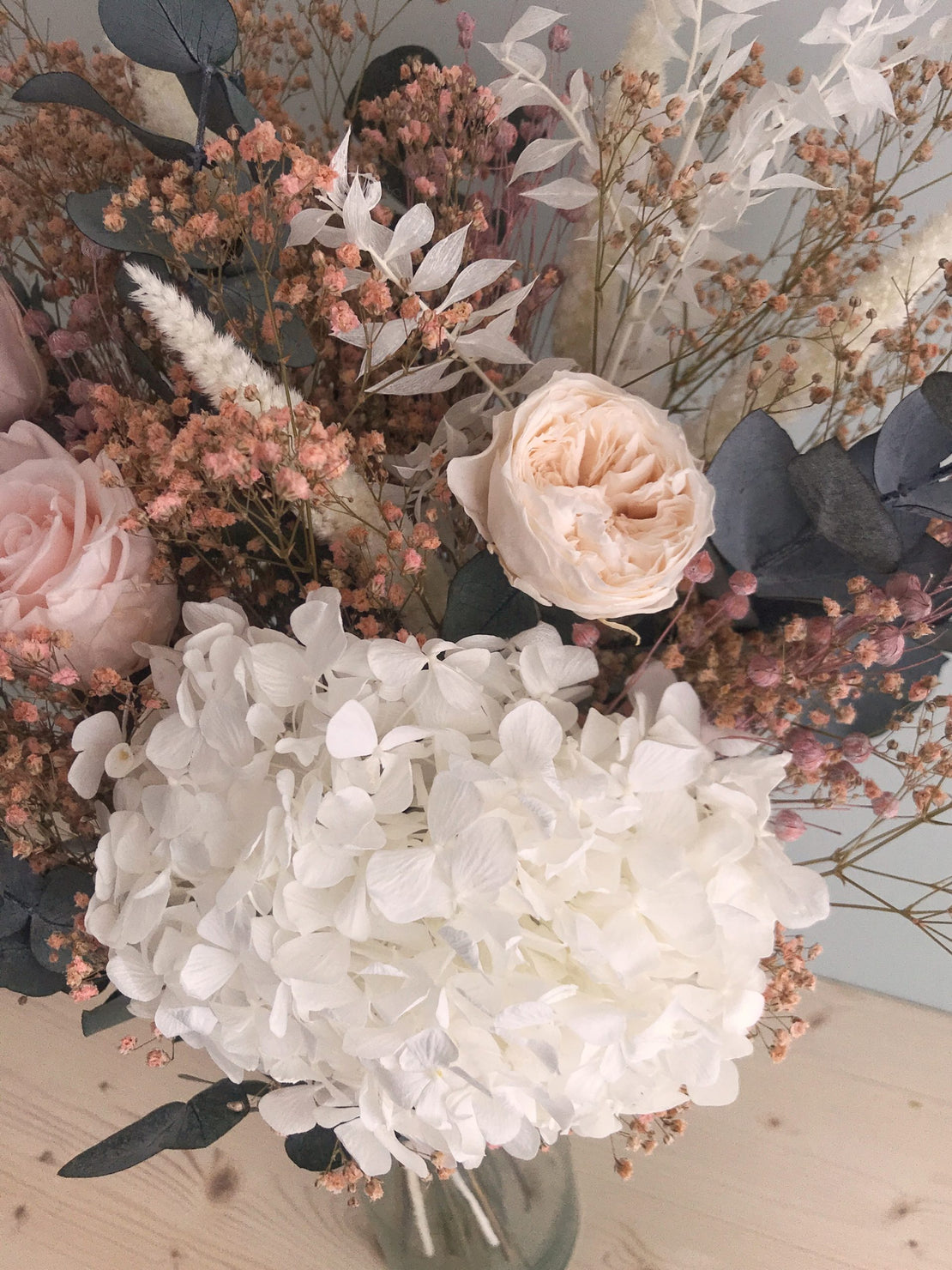 Large bouquet of dried and stabilized flowers with roses, hydrangea, gypsophila, eucalyptus - Bouquet Gloria