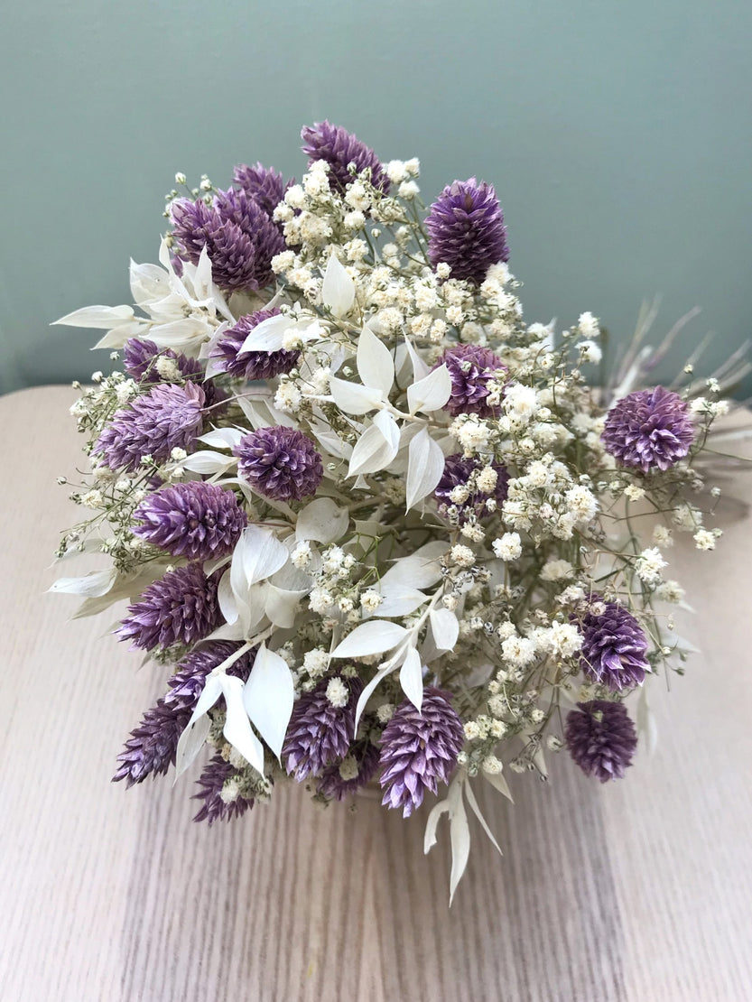 Bouquet de fleurs séchées avec gypsophile blanche et phalaris violet - Bouquet “Mia”