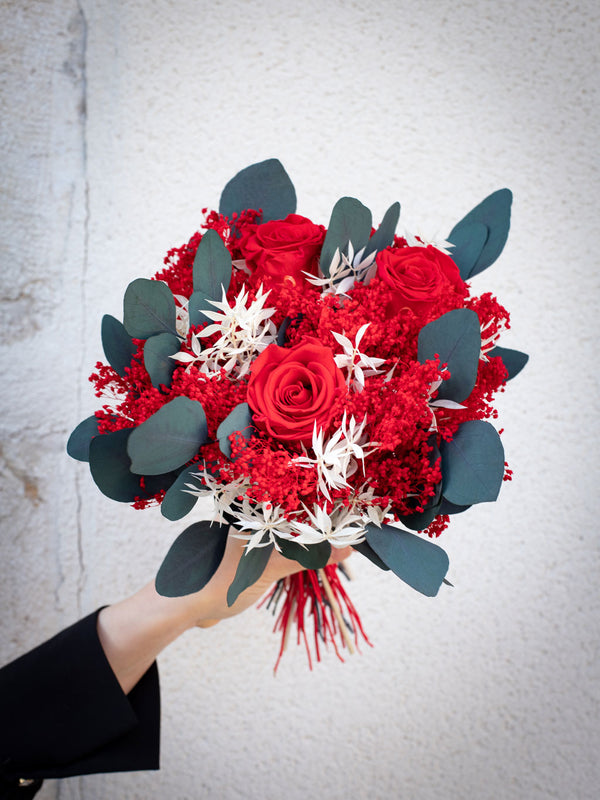 Bouquet avec roses éternelles rouges  - Bouquet "Con Amore"
