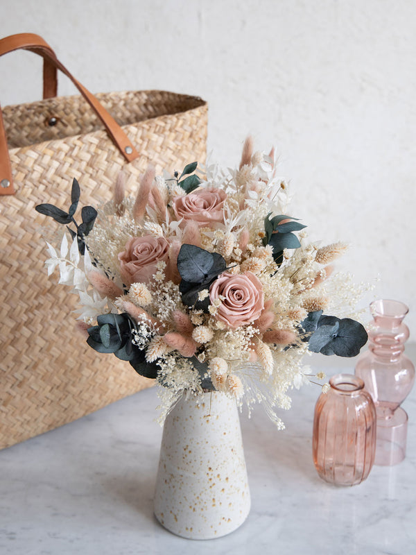 Bouquet avec roses éternelles - Bouquet "Lana"